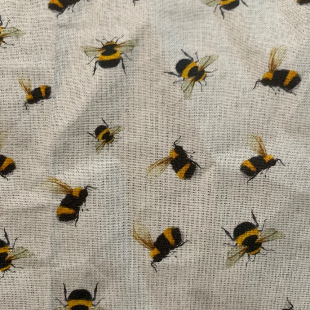 Bee Pattern Heating Pad - Picture 2 of 2